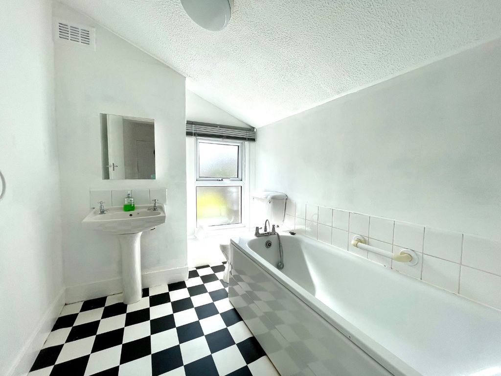 Property photo 3 of 13 4089743