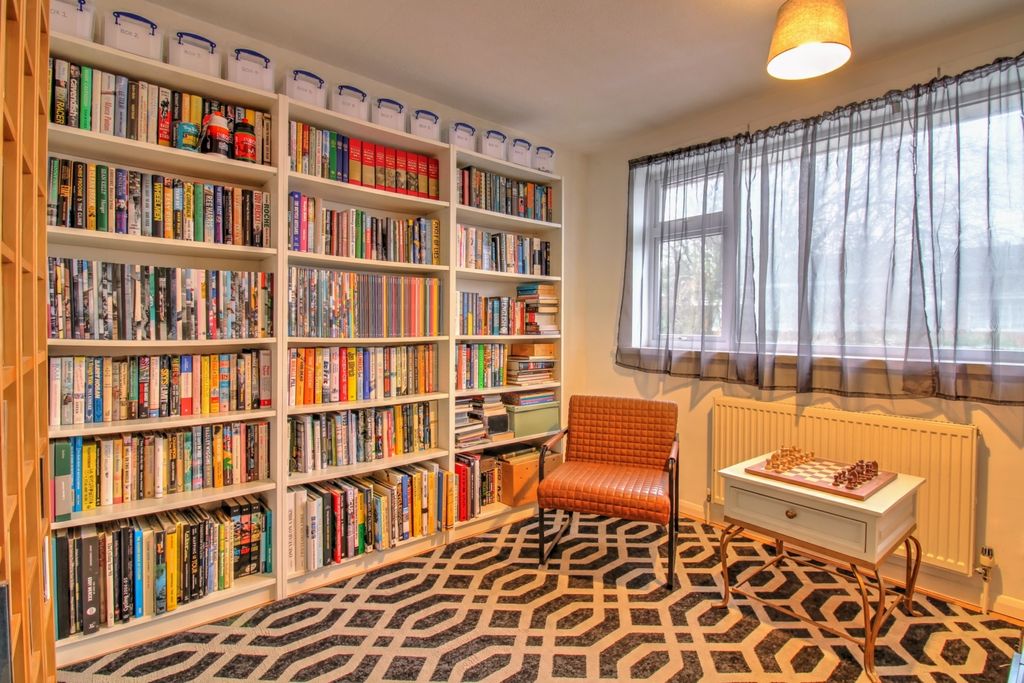 Property photo 3 of 12 Lant Close - Matt Clinton Ewemove Kenilworth