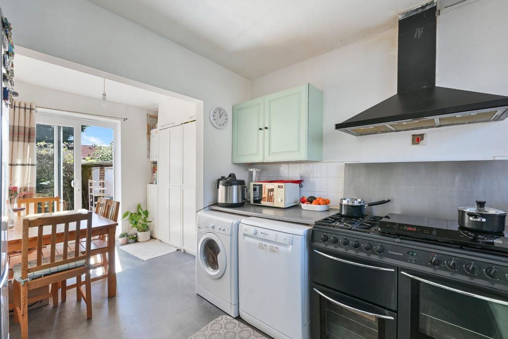 Property photo 3 of 16 Homefield Gardens