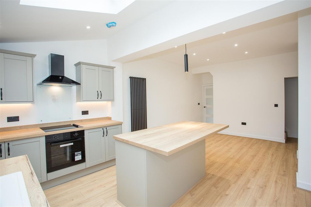 Property photo 1 of 26 Kitchen/Diner