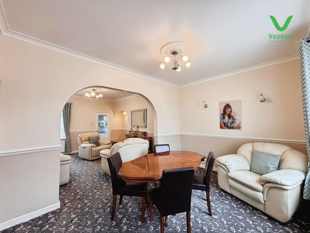 Property photo 2 of 11 Pbox-Img.Jpeg