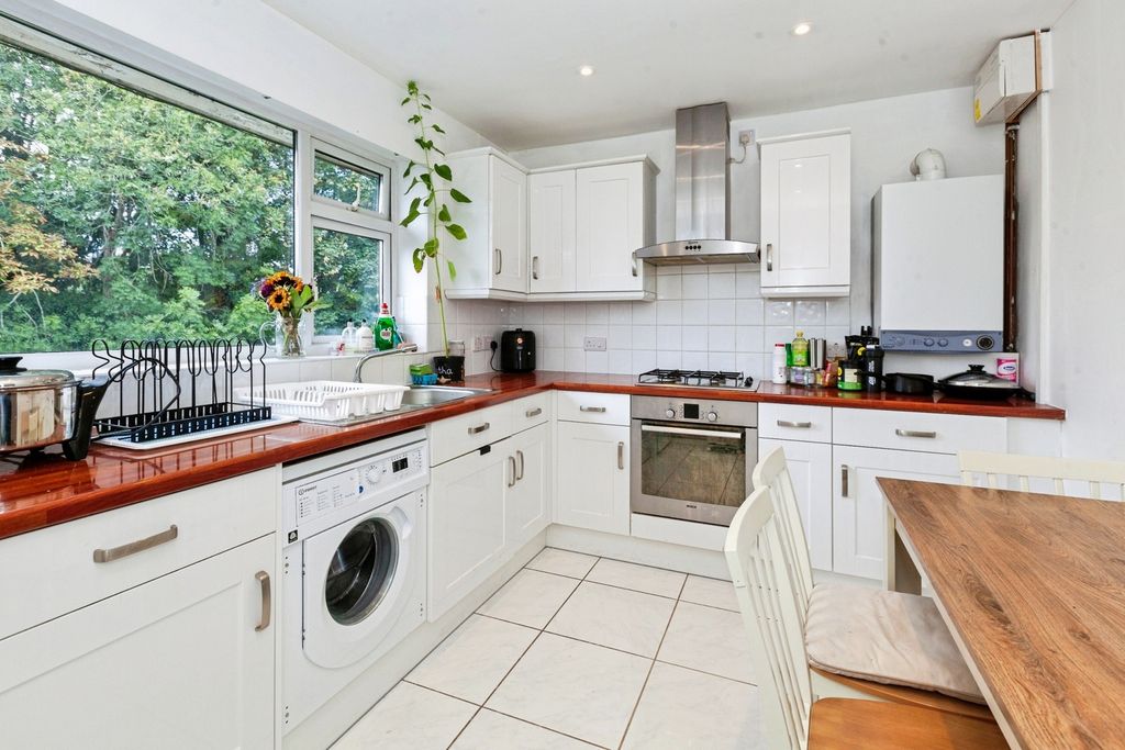 Property photo 3 of 20 Kitchen
