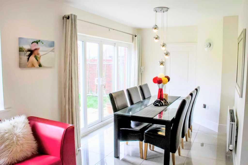 Property photo 3 of 10 Dining Room