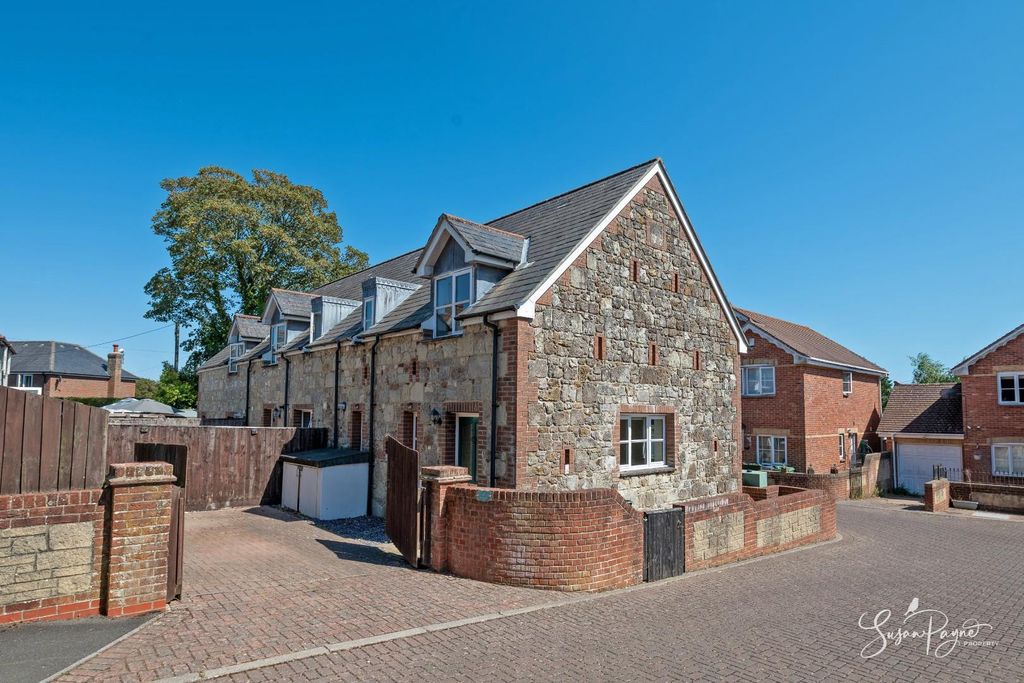 Property photo 1 of 21 Welcome To 1 Bartletts Close
