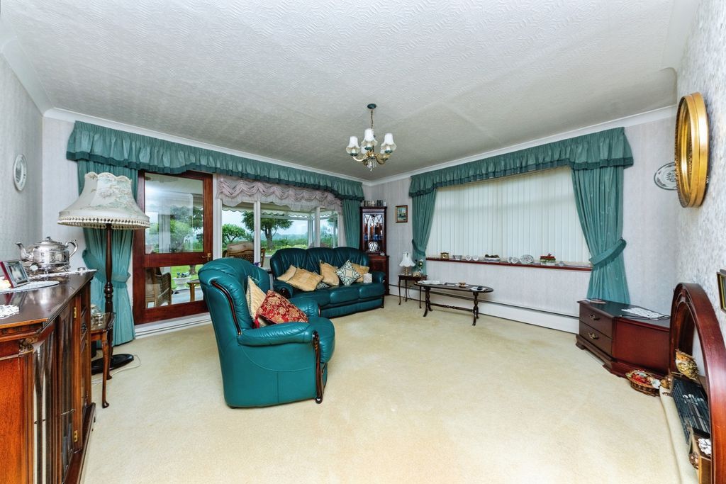 Property photo 3 of 19 Living Room