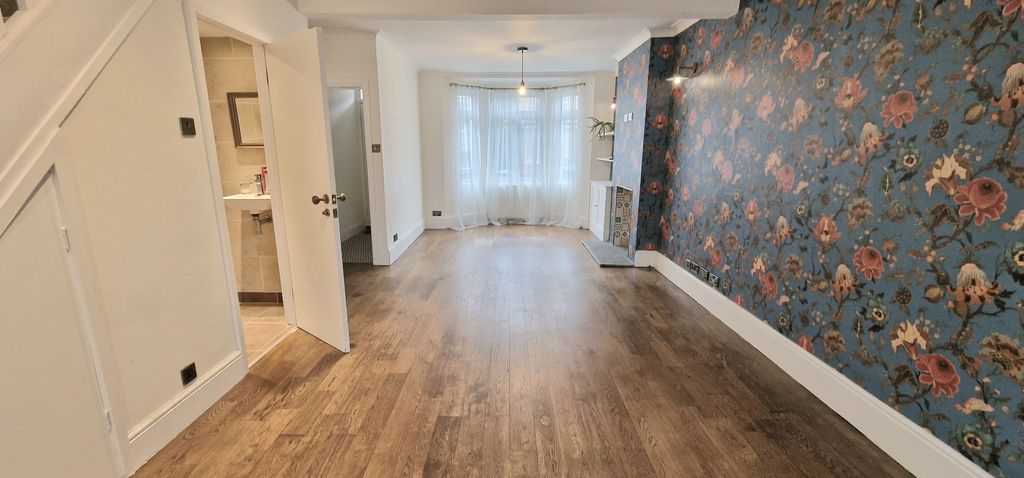 Property photo 2 of 12 Image