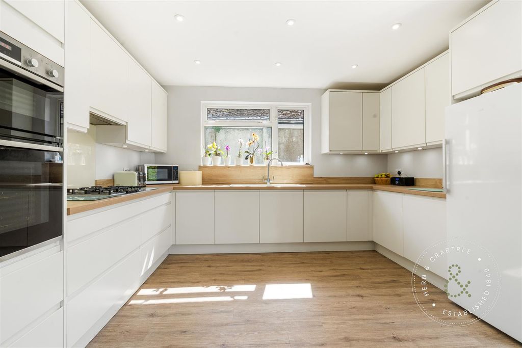 Property photo 3 of 33 St-Anthony-Road-29.Jpg