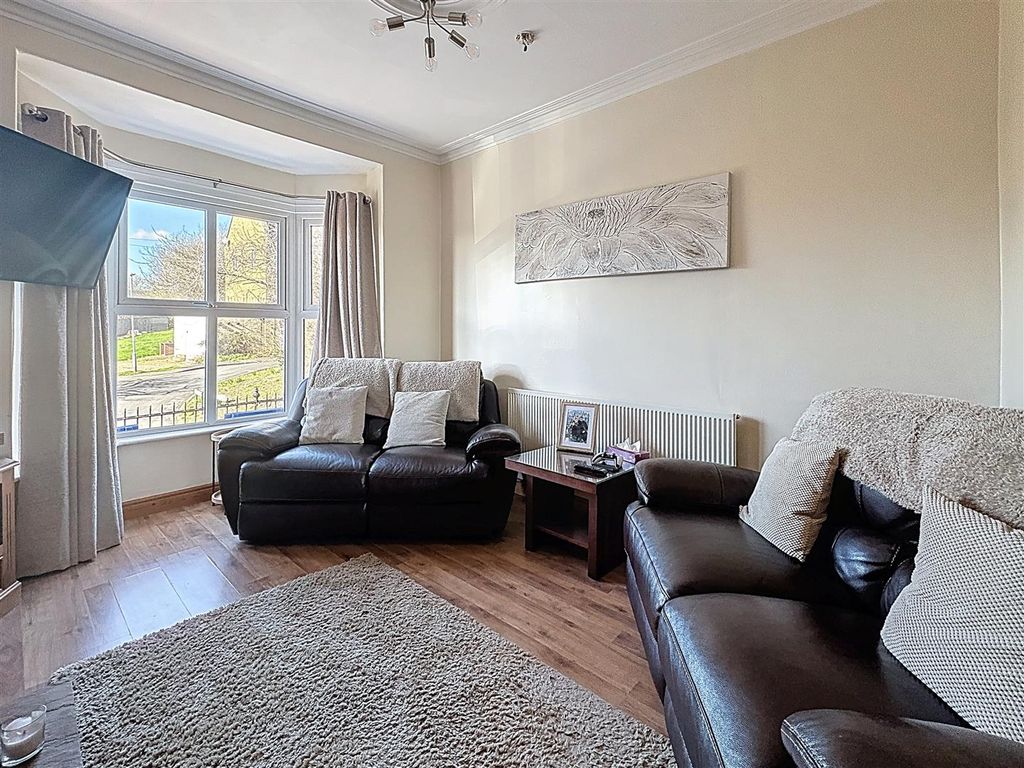 Property photo 3 of 14 Lounge