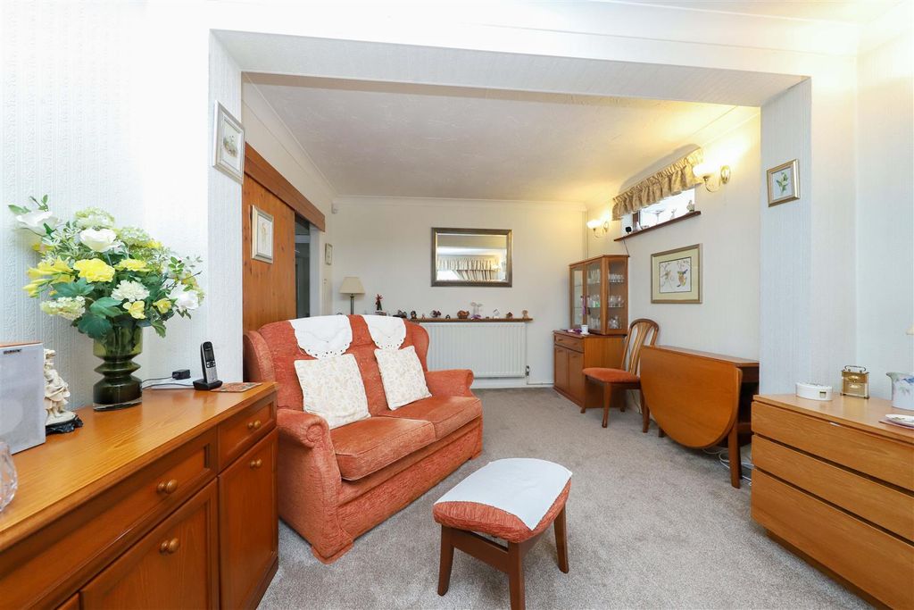 Property photo 3 of 18 Living Room