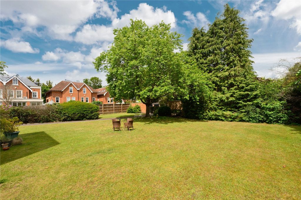 Property photo 2 of 16 Gardens