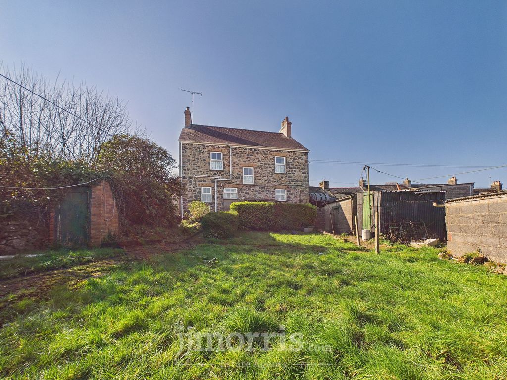 Property photo 2 of 27