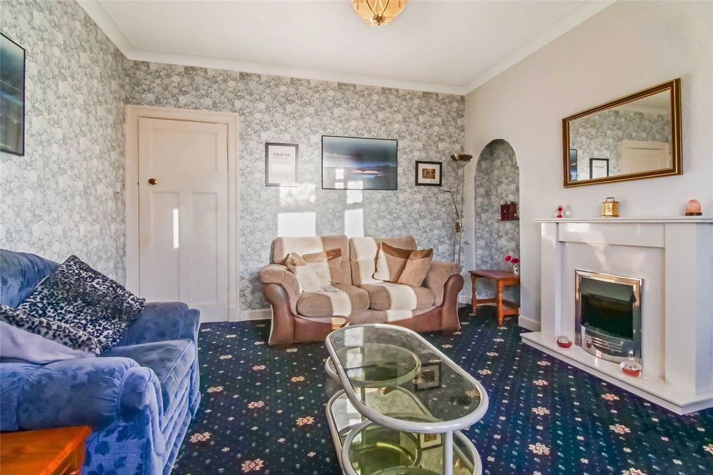 Property photo 3 of 21 Living Room