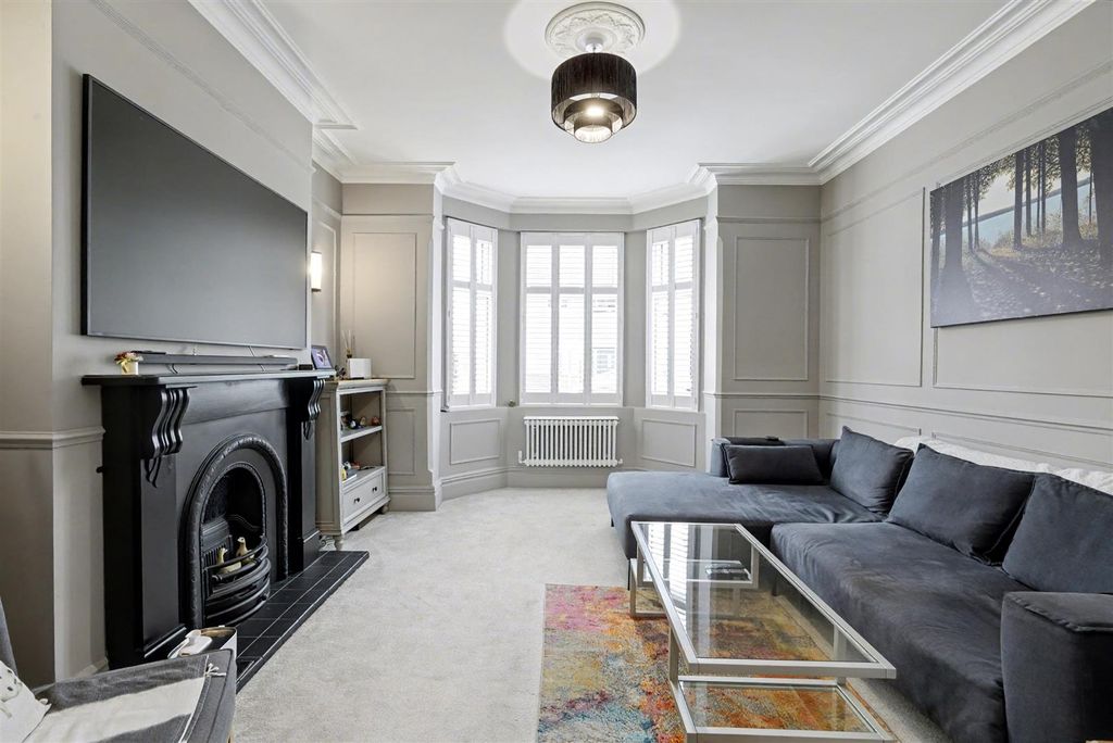 Property photo 2 of 26 Lounge