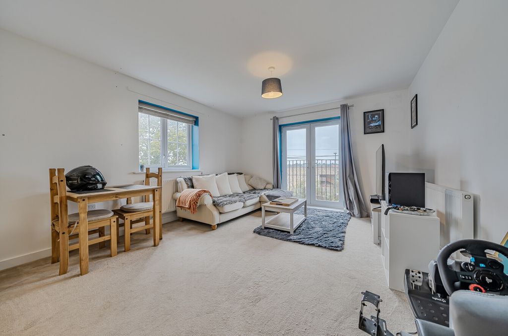 Property photo 2 of 8