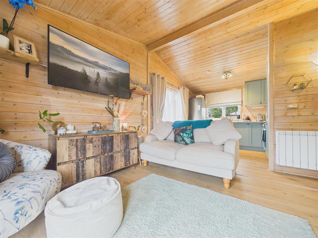 Property photo 2 of 8 Cam01407G0-Pr0145-Still001.Jpg