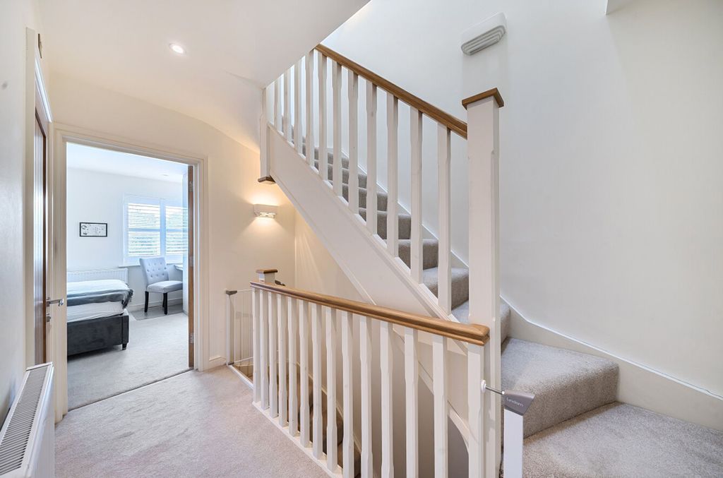 Property photo 2 of 23 1350485-8-68c047A...
