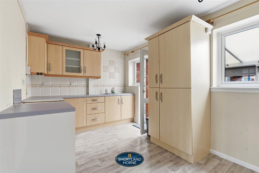 Property photo 3 of 17 Kitchen