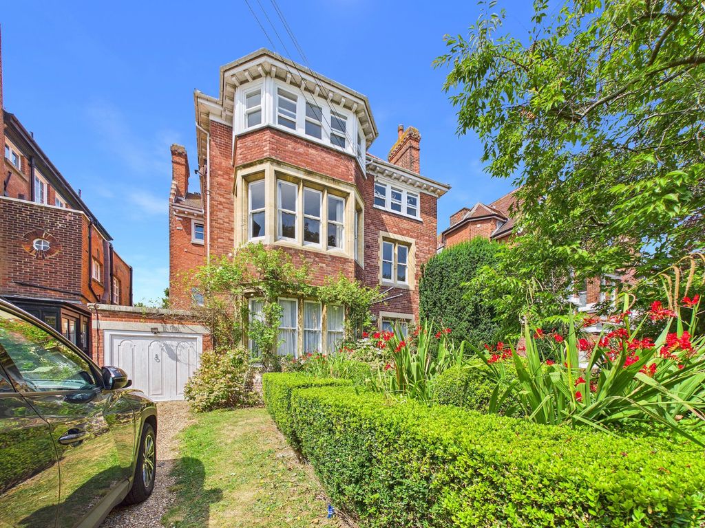 Property photo 1 of 20 Frontage