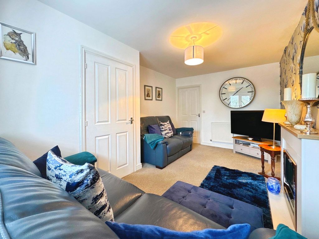 Property photo 3 of 12