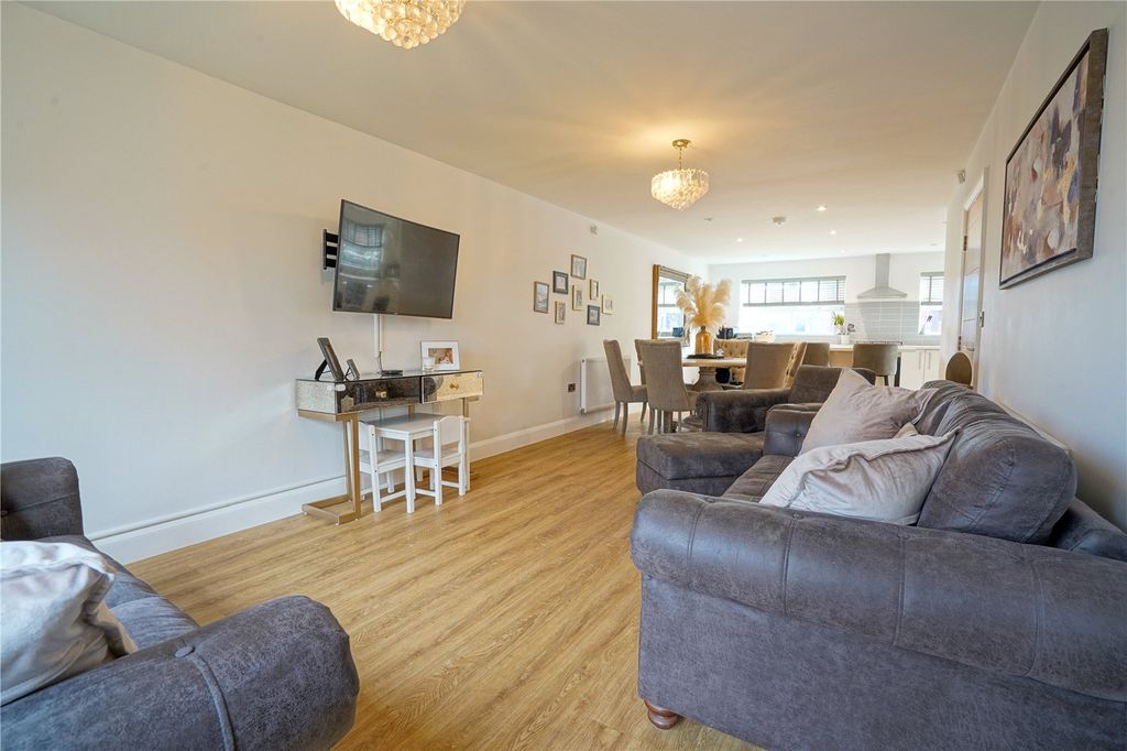 Property photo 2 of 21 Picture No. 12