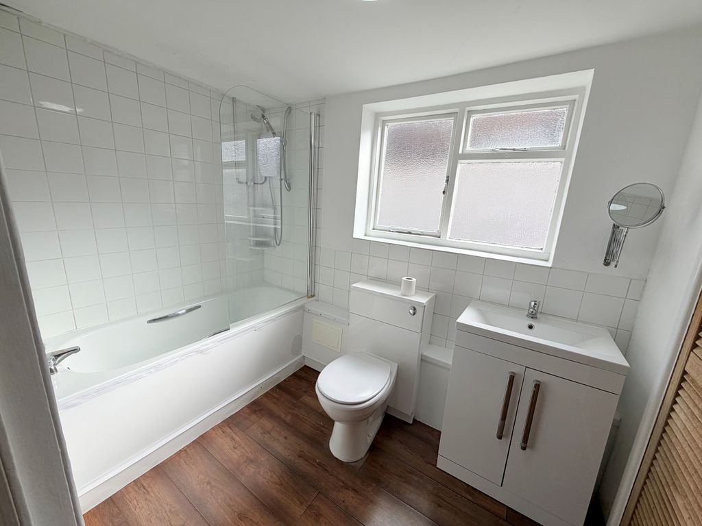 Property photo 3 of 8 Bathroom