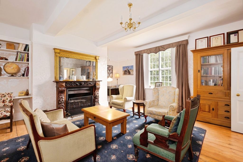 Property photo 2 of 32