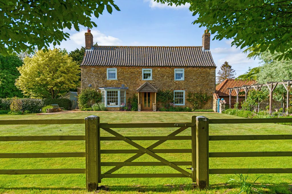 Property photo 2 of 40 91646_Thorpe-Farm-Thorpe-Lane-Tealby  (3)