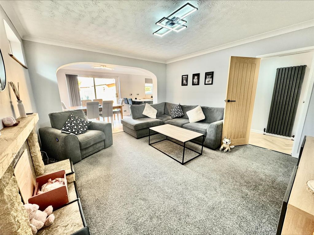 Property photo 2 of 22 Living Room