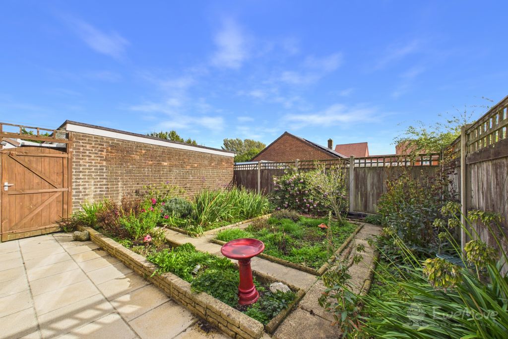 Property photo 3 of 13 Garden