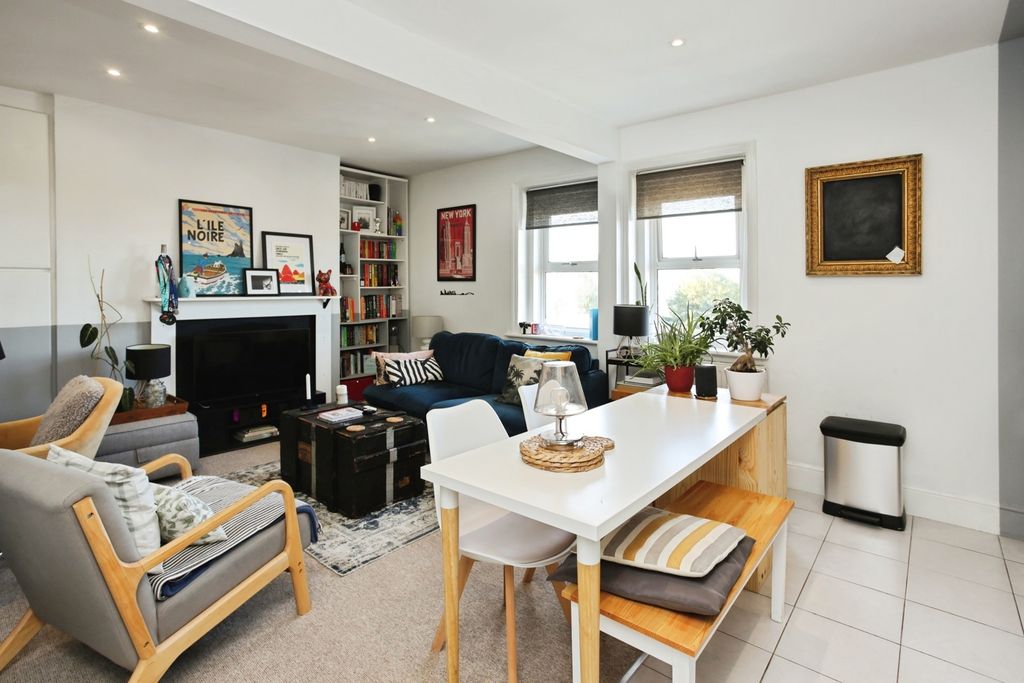 Property photo 2 of 17 Pbox-Img.Jpg