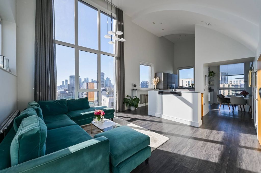 Property photo 1 of 42