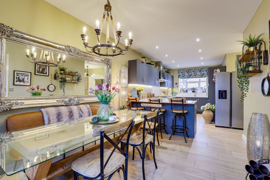 Property photo 2 of 39