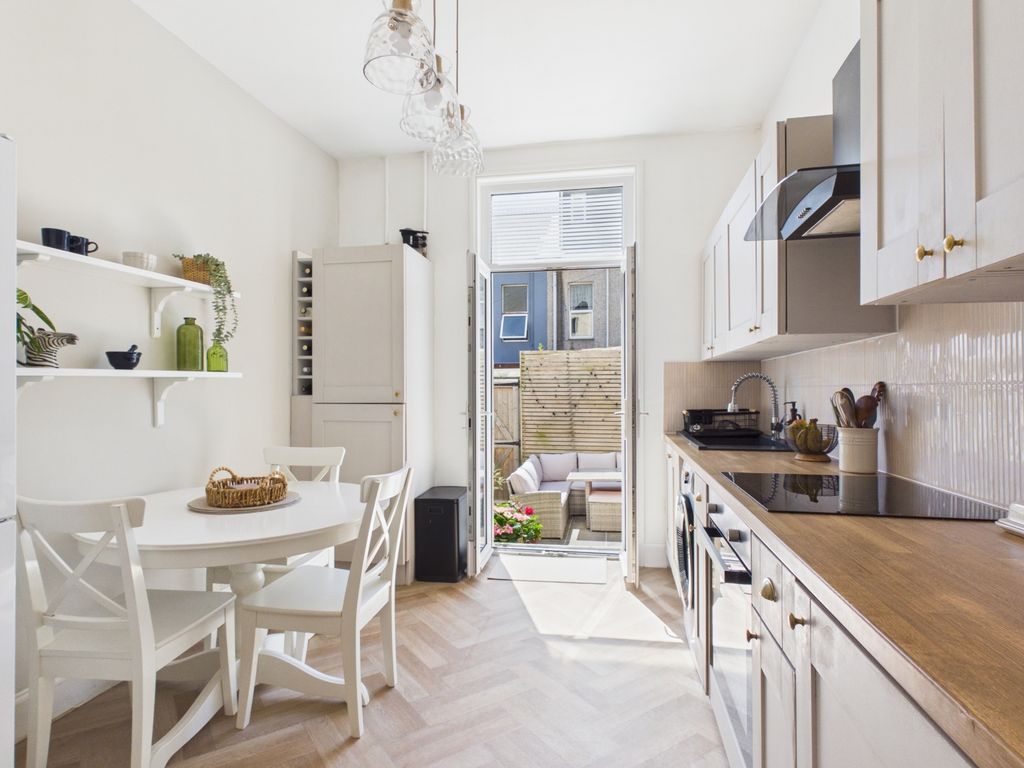 Property photo 3 of 10 Kitchen Diner