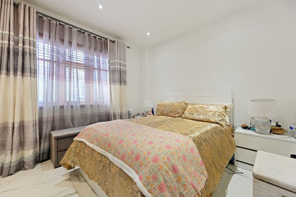 Additional image 10 of 5 bed semi-detached house for saleCostons Avenue, Greenford UB6