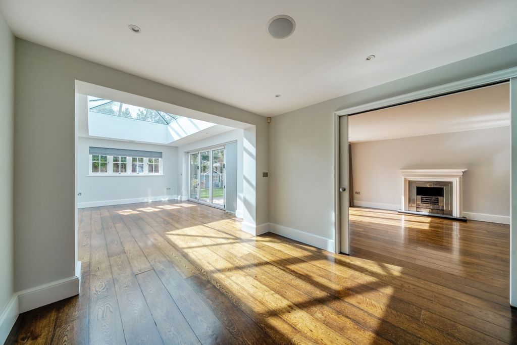 Property photo 2 of 13