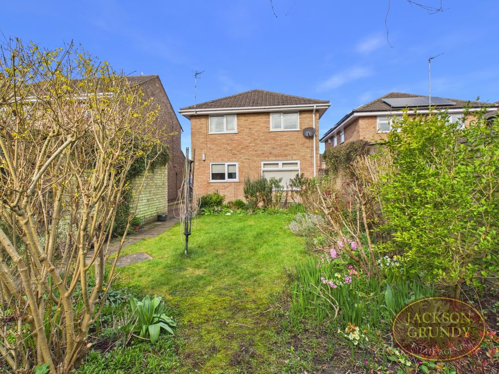 Property photo 2 of 15 Barley Close