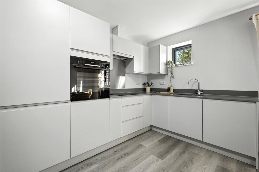 Property photo 3 of 11 Picture 3