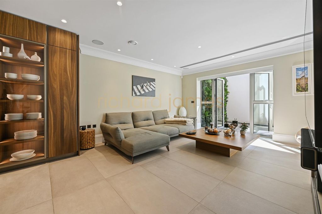 Additional image 6 of 3 bed flat to rentElizabeth Grove, Bushey Heath WD23