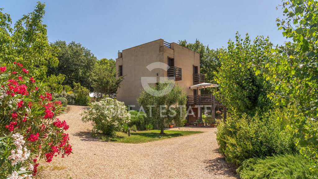 Property photo 3 of 108