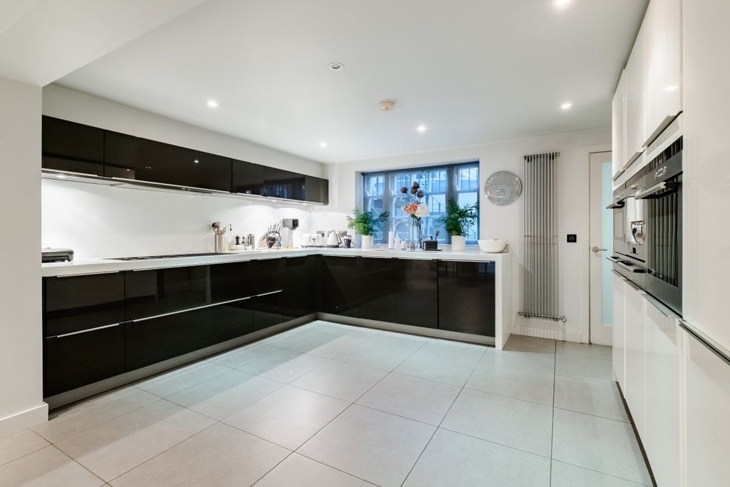 Property photo 3 of 25 Rees Street