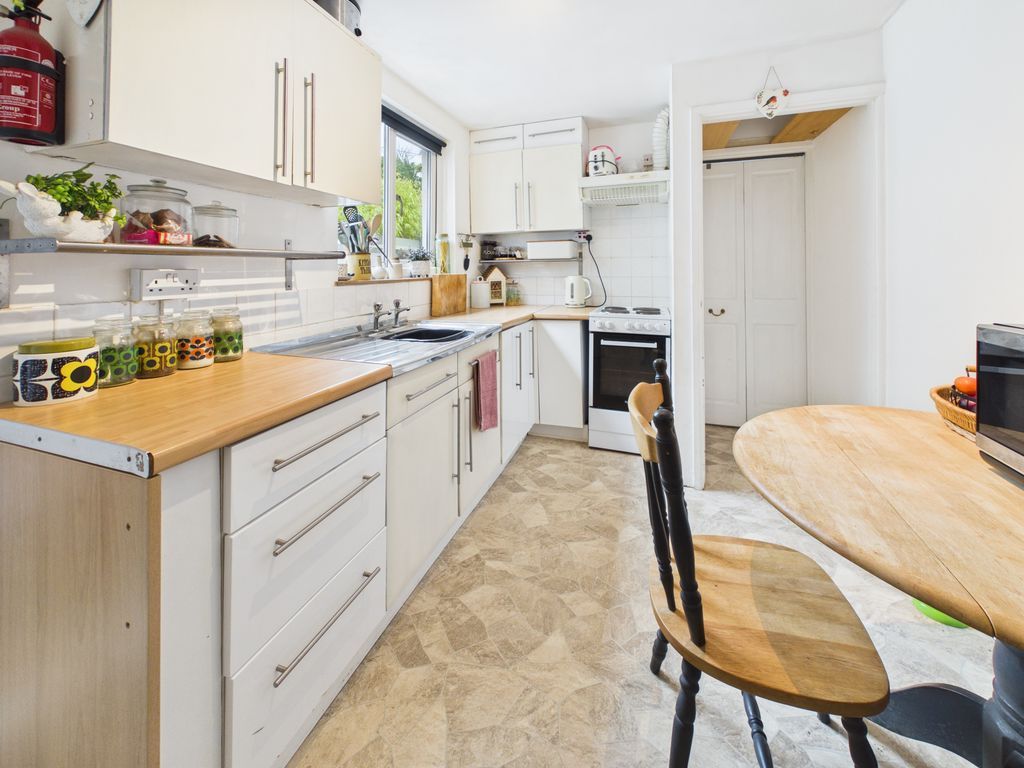 Property photo 2 of 17 Kitchen