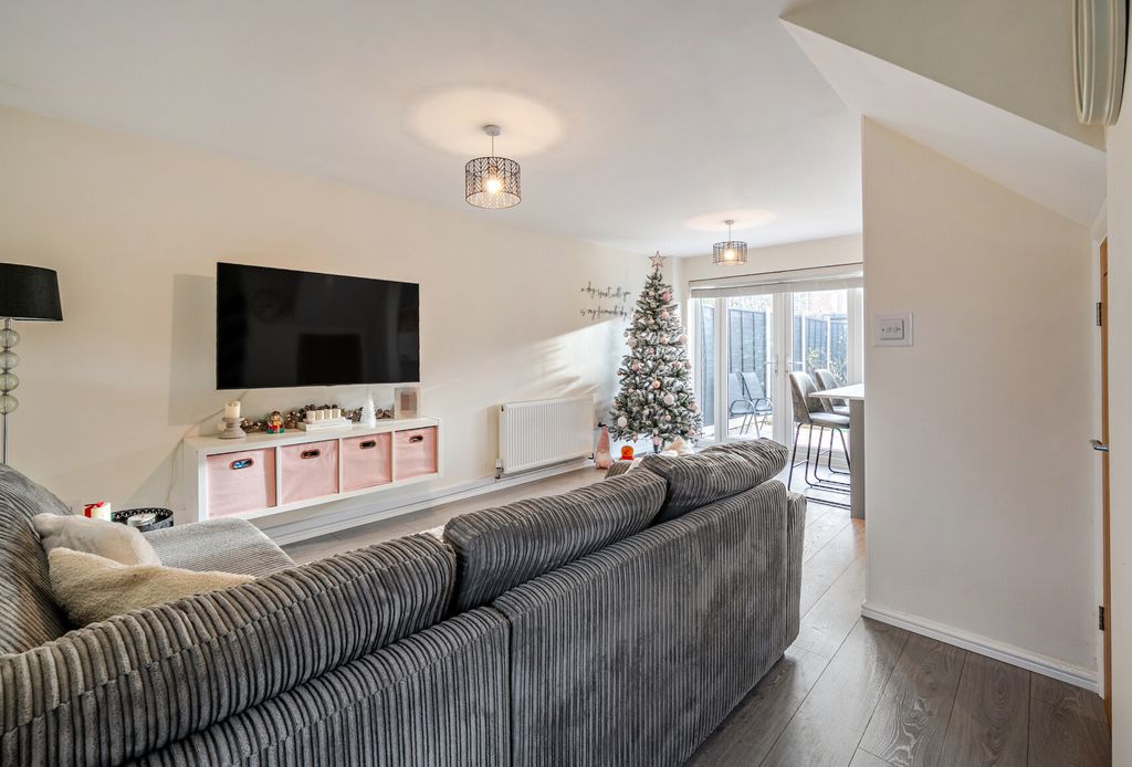 Property photo 2 of 14 1387857-9-693Ad83...