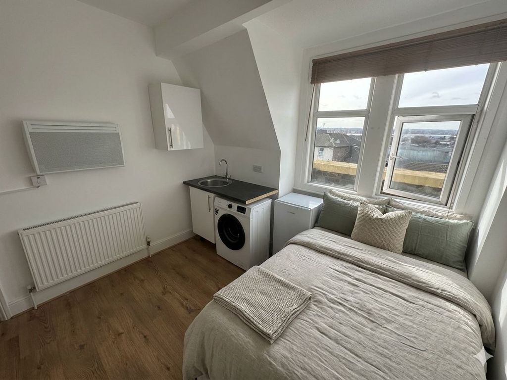 Property photo 1 of 3