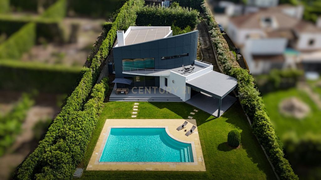 Property photo 2 of 80