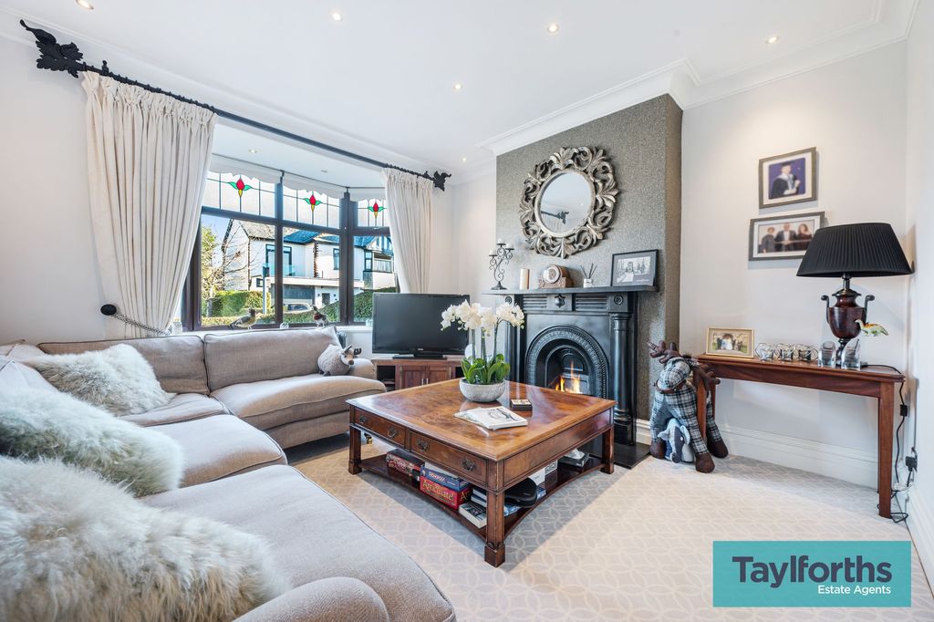 Property photo 3 of 43