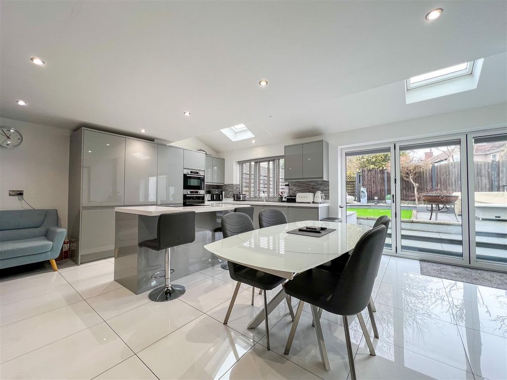 Property photo 3 of 24