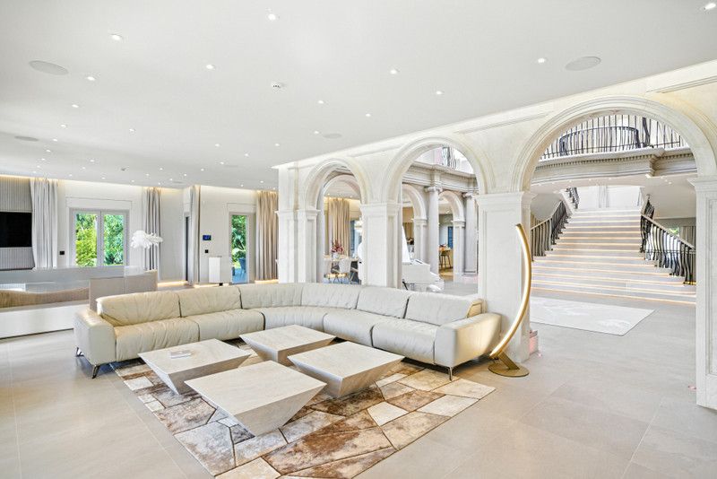 Property photo 2 of 36