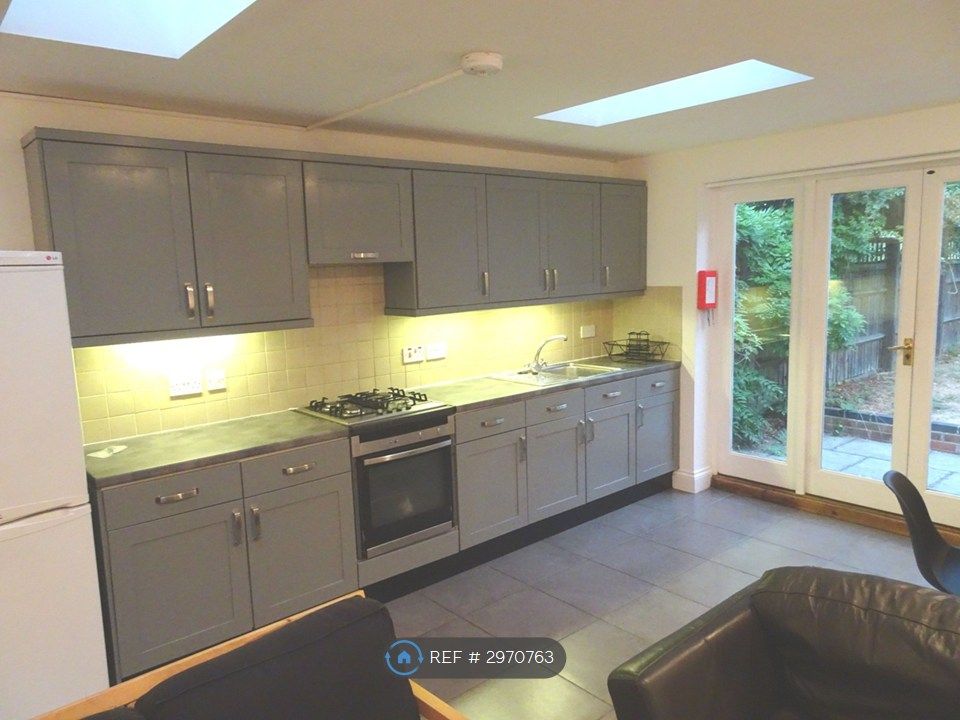Property photo 2 of 10 Kitchen