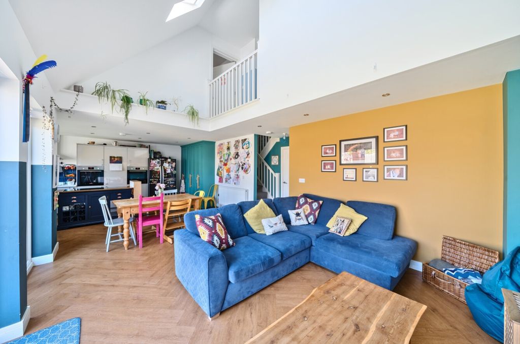 Property photo 3 of 20 18-682341556F1A2-1263506-Arw-18