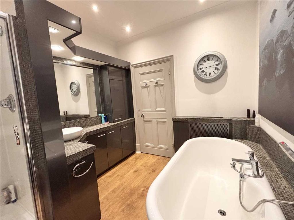 Additional image 11 of 4 bed flat for saleCavendish Road East, The Park, Nottingham NG7